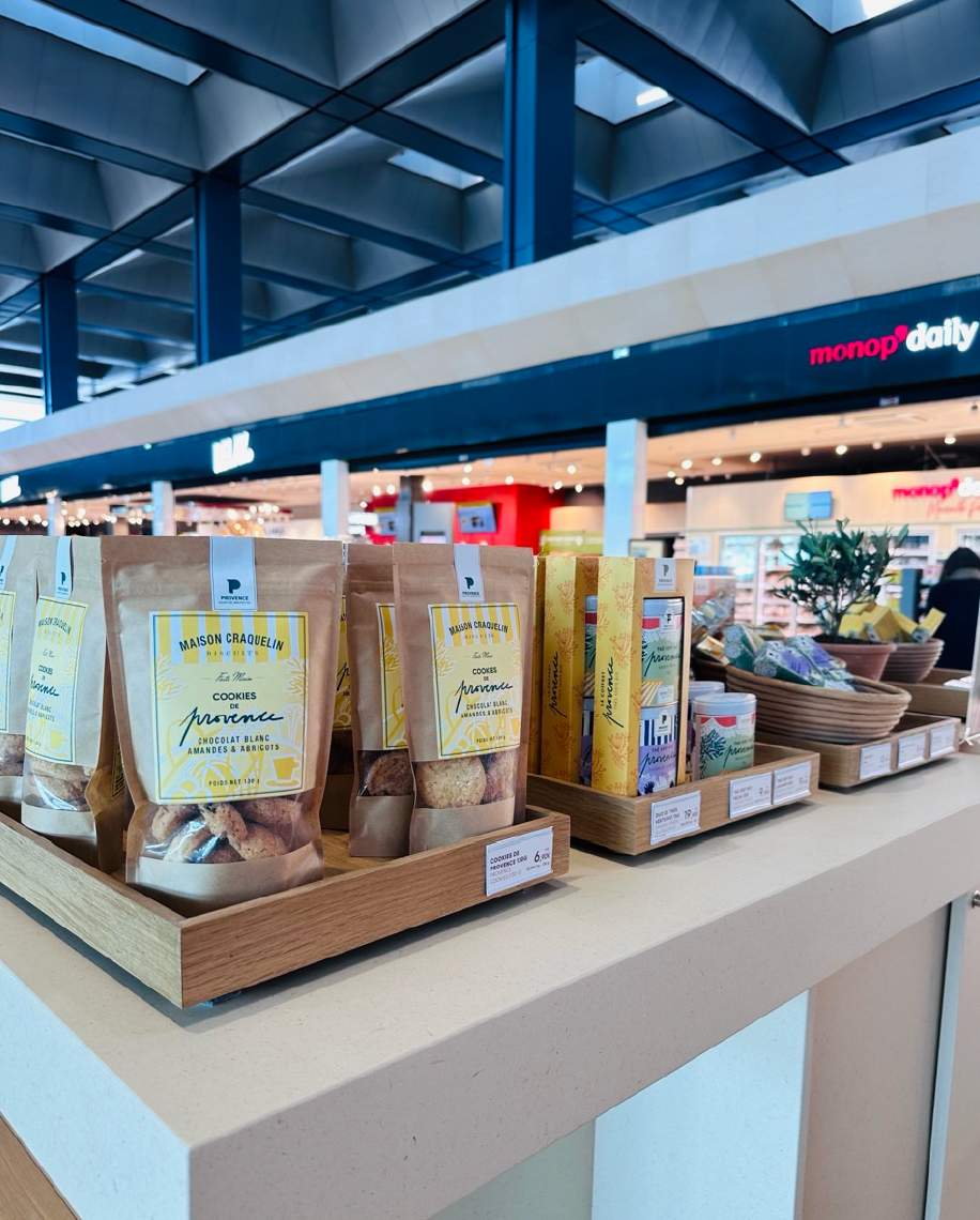 Cookies de Provence Maison Craquelin, chocolat blanc, amandes et abricots, en vente à l'aéroport Marseille Provence